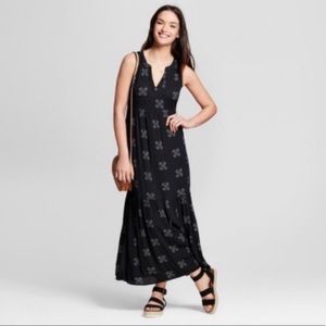 Universal thread black floral maxi